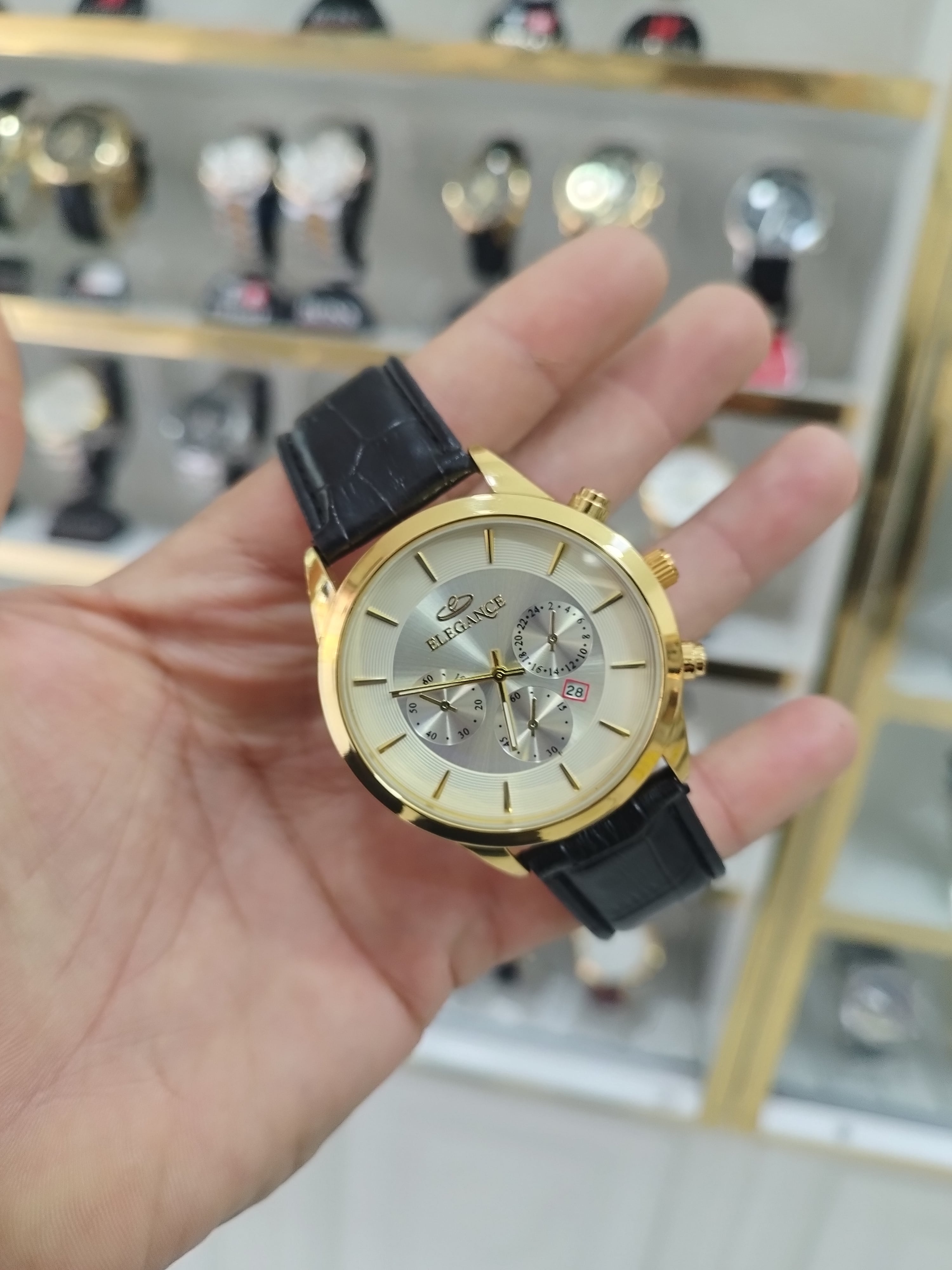 ساعت الگانس مردانه تقویم دار طرح 3موتور رنگ ثابت ضدآب بند چرم قفل سگکی همراه با باتری اشانتیون