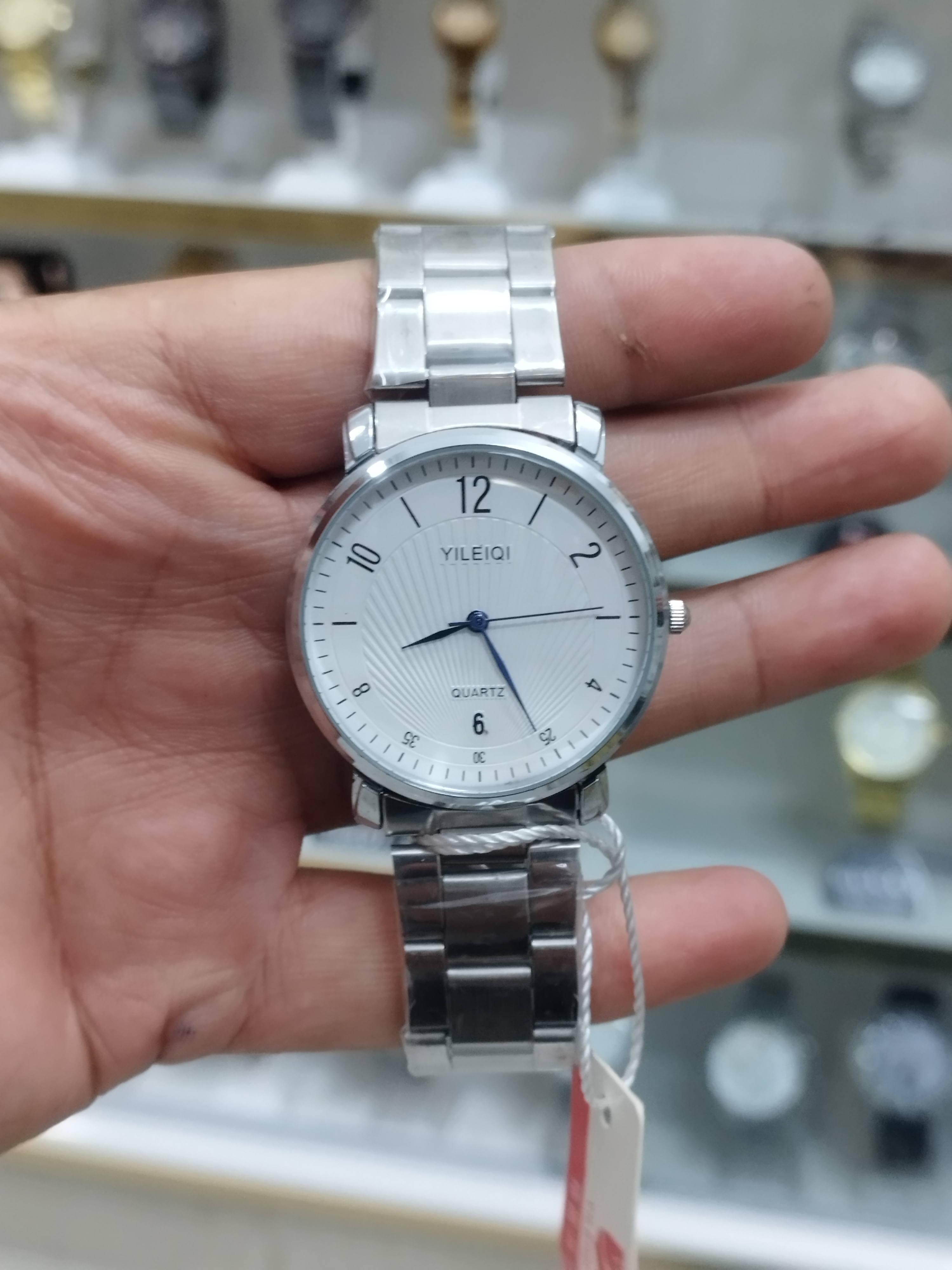 ساعت مردانه بند فلزی استیل قفل فشاری همراه با باتری اشانتیون